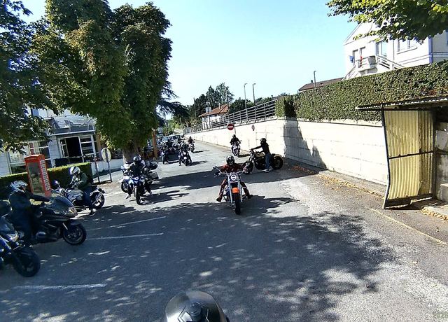 Arrêt à une étape, le temps que tout le monde arrive.