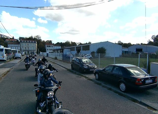 Le cortège en ville, feu après feu.