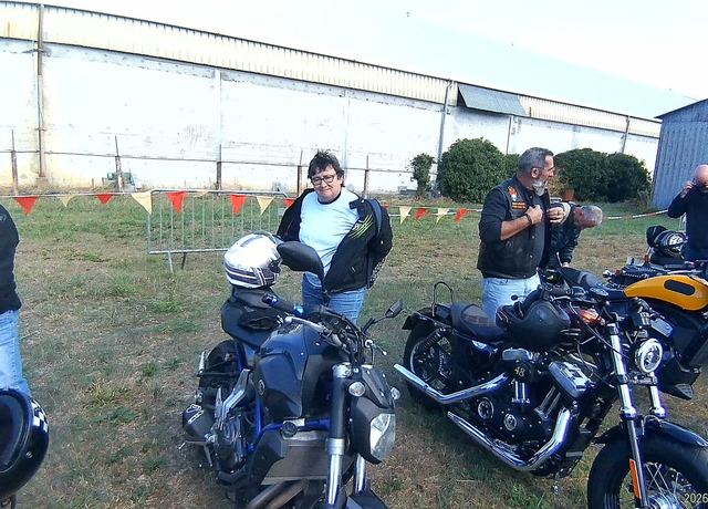 Le terrain du Weekend Hell : motos garées, la journée peut commencer.